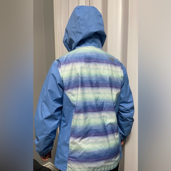 The NorthFace Rain Jacket/Light Jacket - Picture 3 of 7
